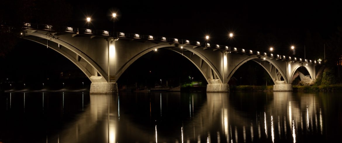 Leksandsbron vit belysning